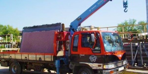 Перевозка мрамора манипулятором